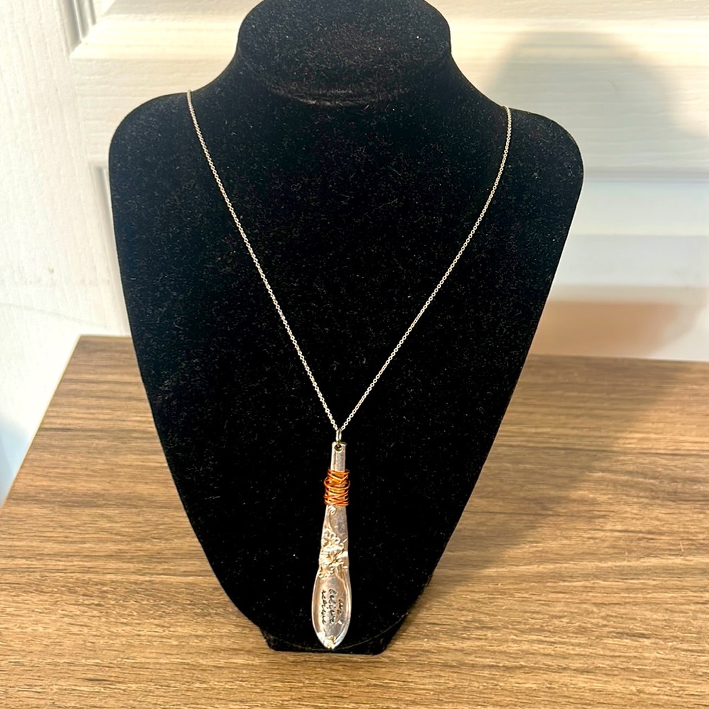 WHITE ORCHID 1953 RECLAIMED SPOON HANDLE PENDANT VINTAGE HAND WITH SILVER CHAIN